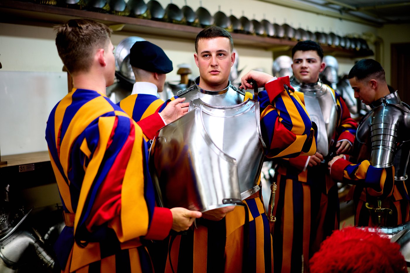 The Pontifical Swiss Guard’s newest recruits join the world's oldest standing army, in photos | iNFOnews.ca