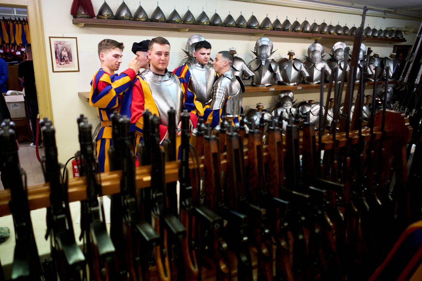 The Pontifical Swiss Guard’s newest recruits join the world's oldest standing army, in photos | iNFOnews.ca