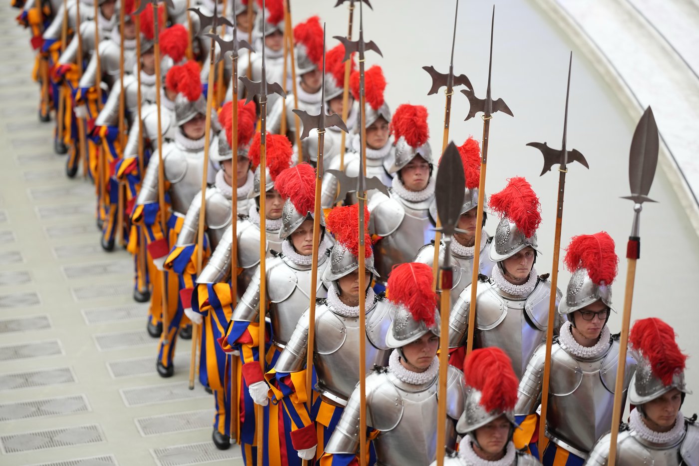 The Pontifical Swiss Guard’s newest recruits join the world's oldest standing army, in photos | iNFOnews.ca