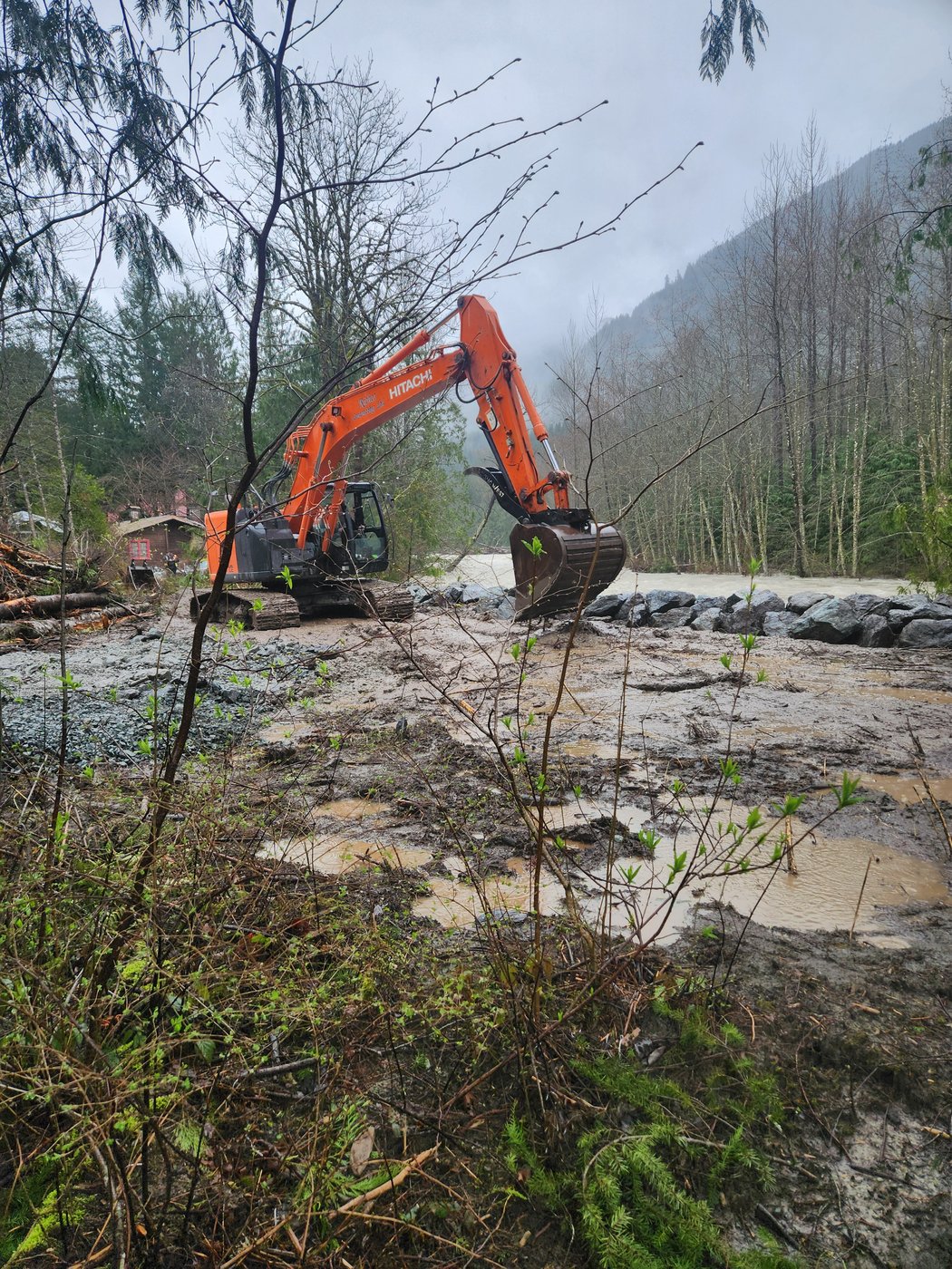 Residents in B.C.'s Fraser Valley 'more hopeful' of escaping flooding after rains | iNFOnews.ca