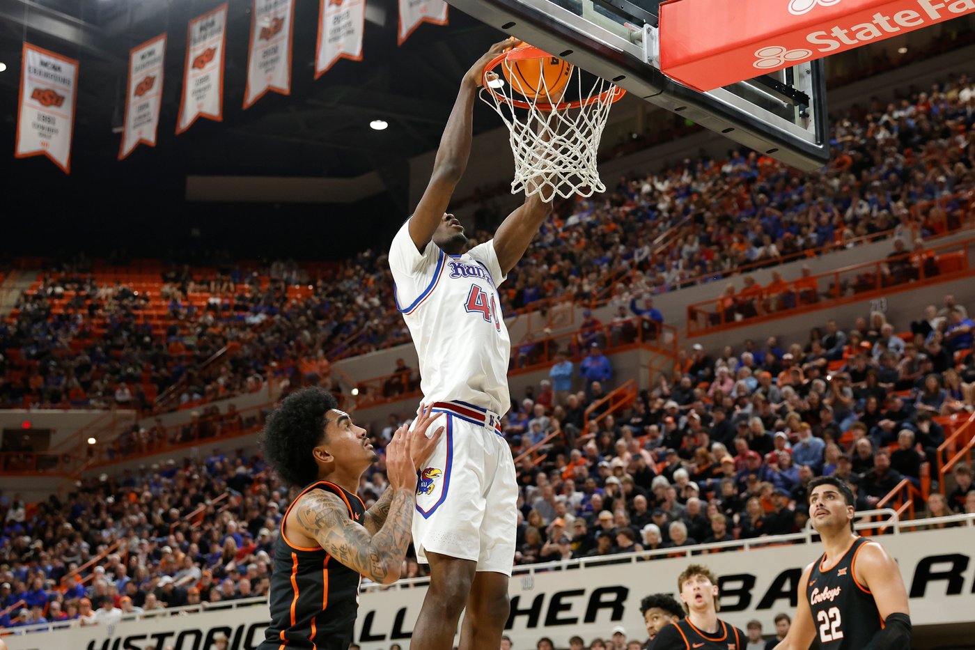 Freshman star Darryn Peterson erupts early as No. 8 Kansas rolls past Oklahoma State 81-69 | iNFOnews.ca