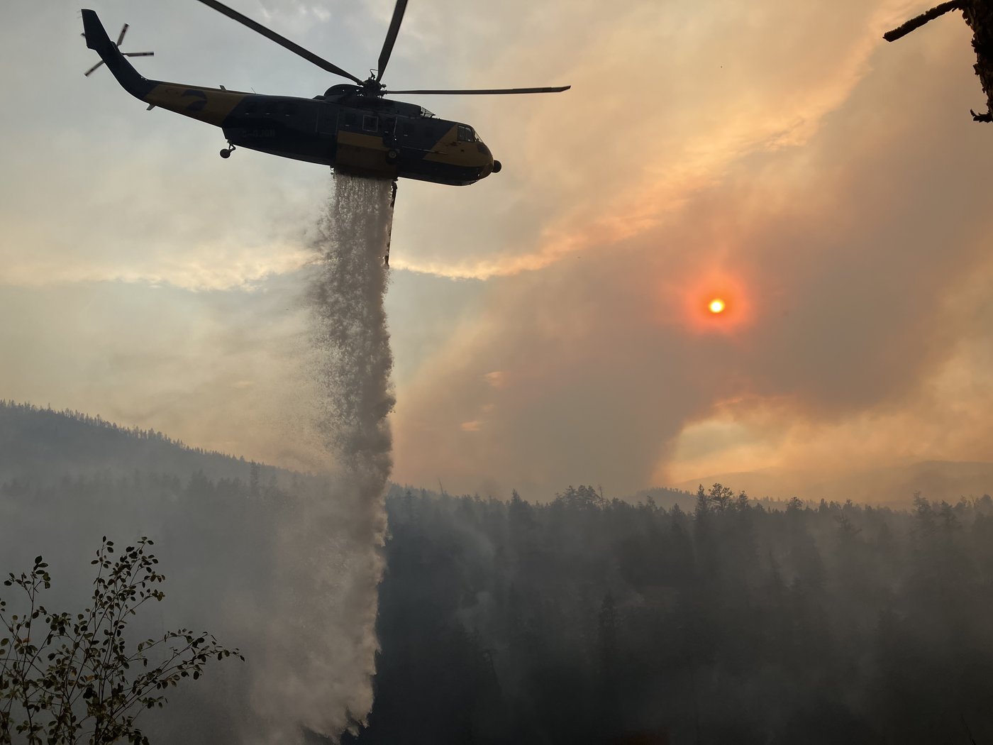 B.C. fire evacuees find social media comfort amid official void about destruction | iNFOnews.ca B.C. fire evacuees find social media comfort amid official void about destruction | iNFOnews.ca