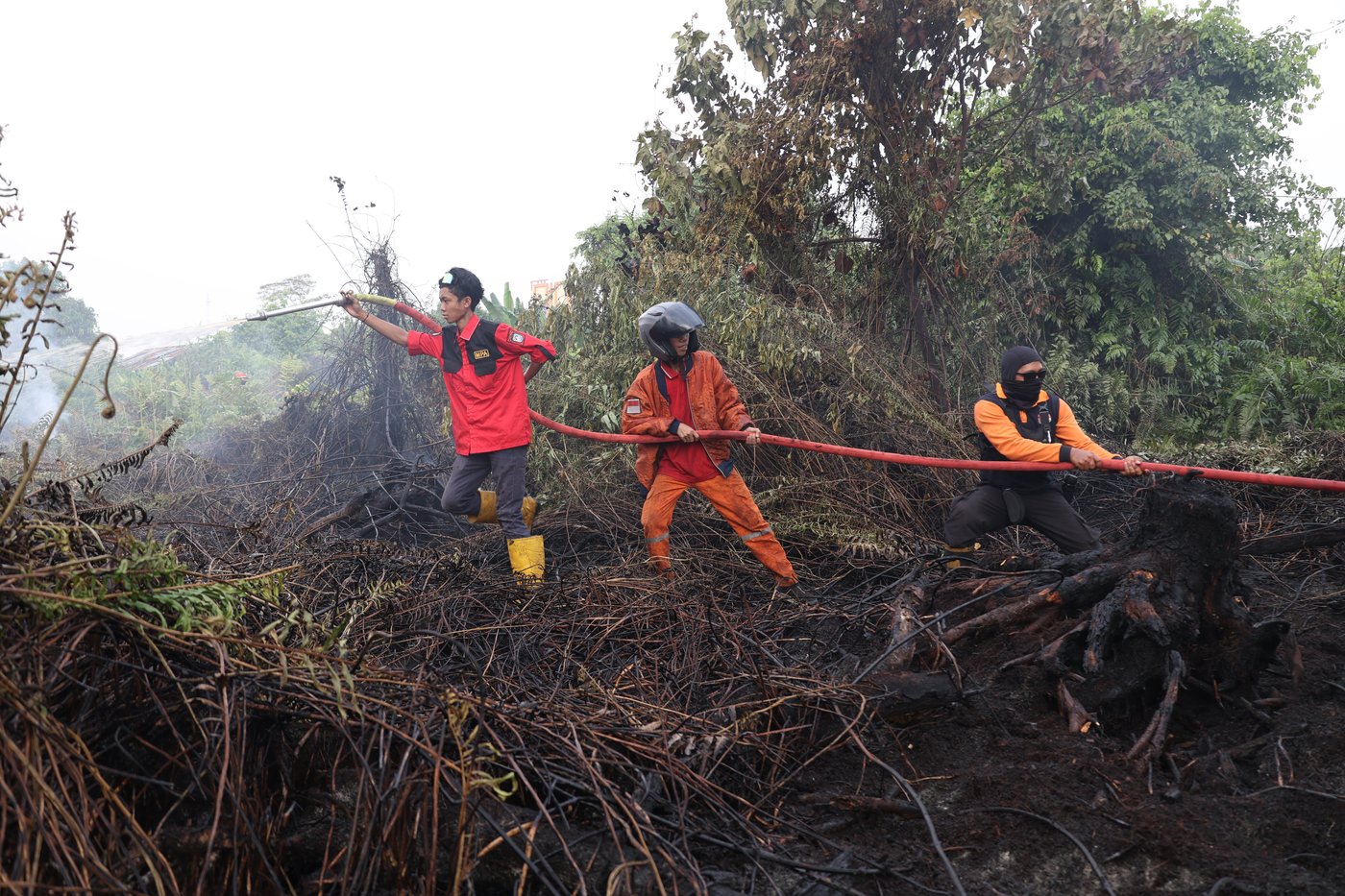 Wildfire at Indonesia's Mount Bromo mostly contained as smoke forces school closures | iNFOnews.ca