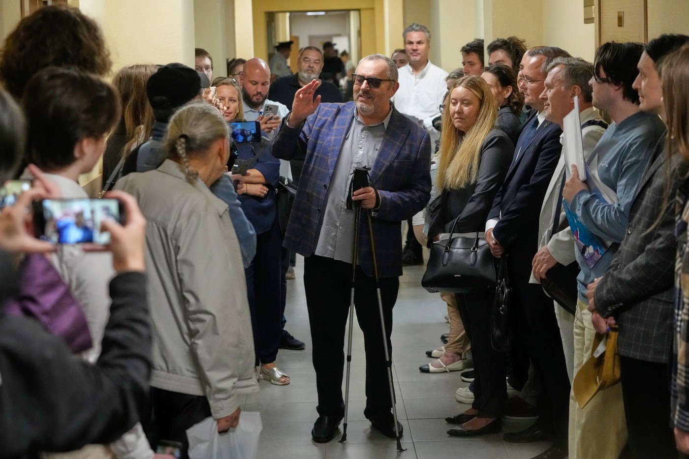 A Putin critic is convicted on charges that will keep him from campaigning for Russia's parliament | iNFOnews.ca