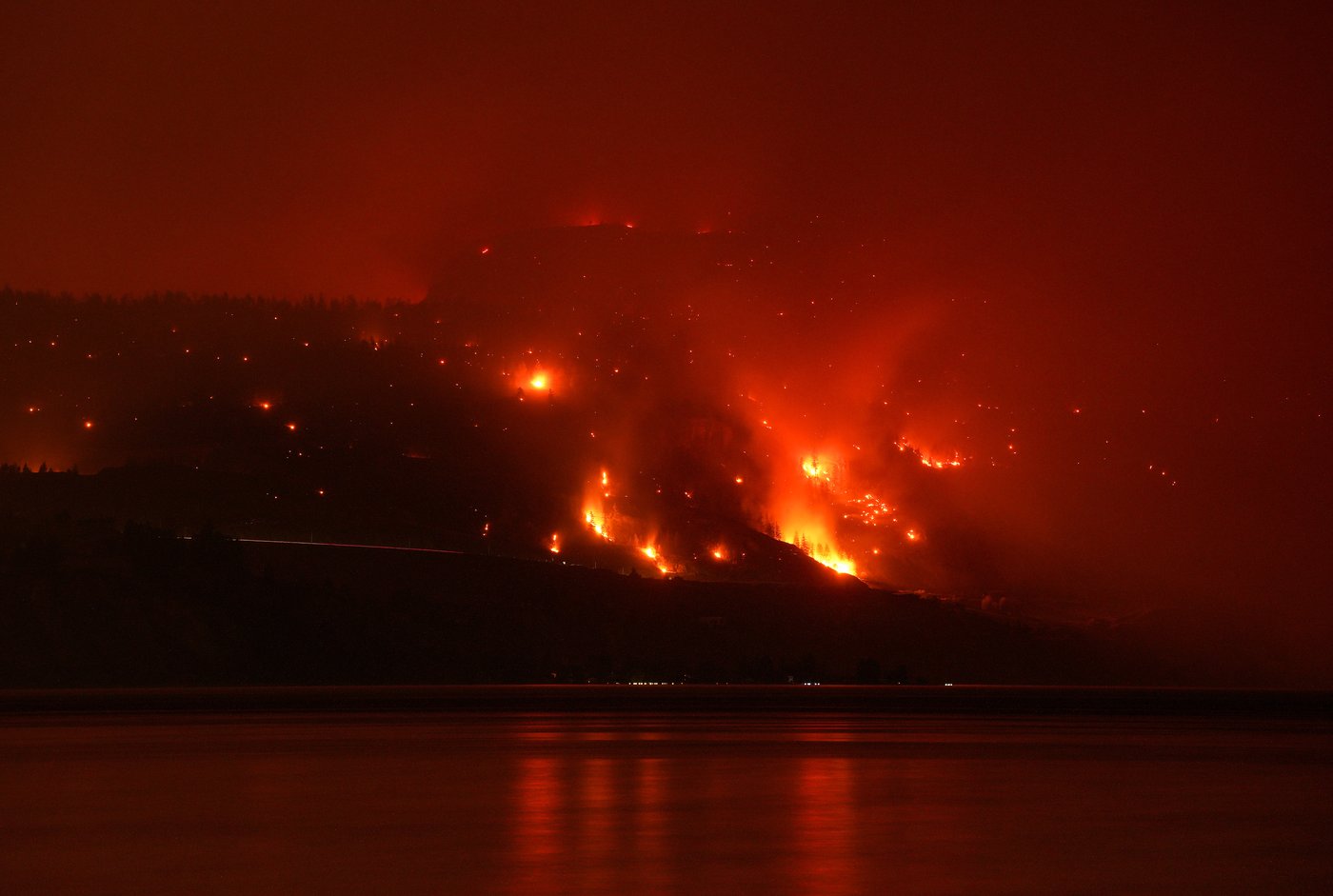 Photo Gallery: B.C. wildfire forces thousands to flee | iNFOnews.ca