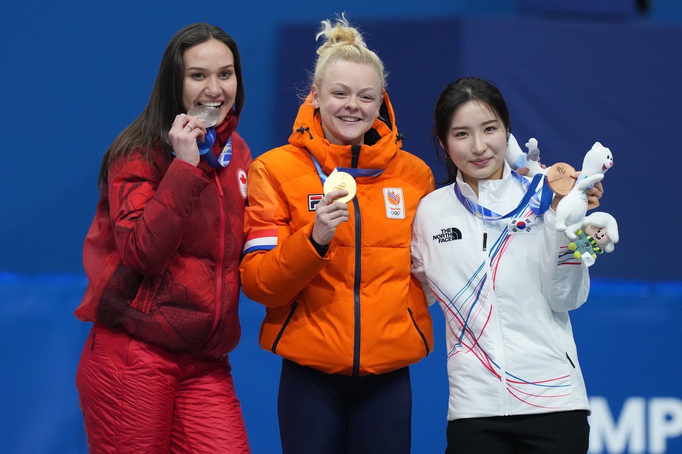 Oldham wins gold, Sarault claims silver, hockey final set at Milan Cortina Olympics | iNFOnews.ca