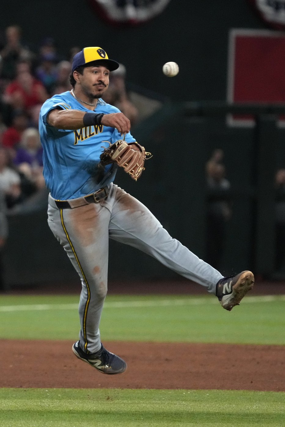 Chourio's scratch hit in 11th breaks tie, Brewers top Diamondbacks 7-4 | iNFOnews.ca