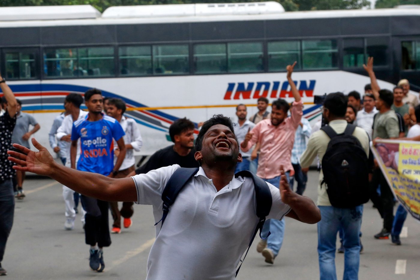 India police use tear gas to stop march on Parliament by Cockroach movement supporters | iNFOnews.ca India police use tear gas to stop march on Parliament by Cockroach movement supporters | iNFOnews.ca