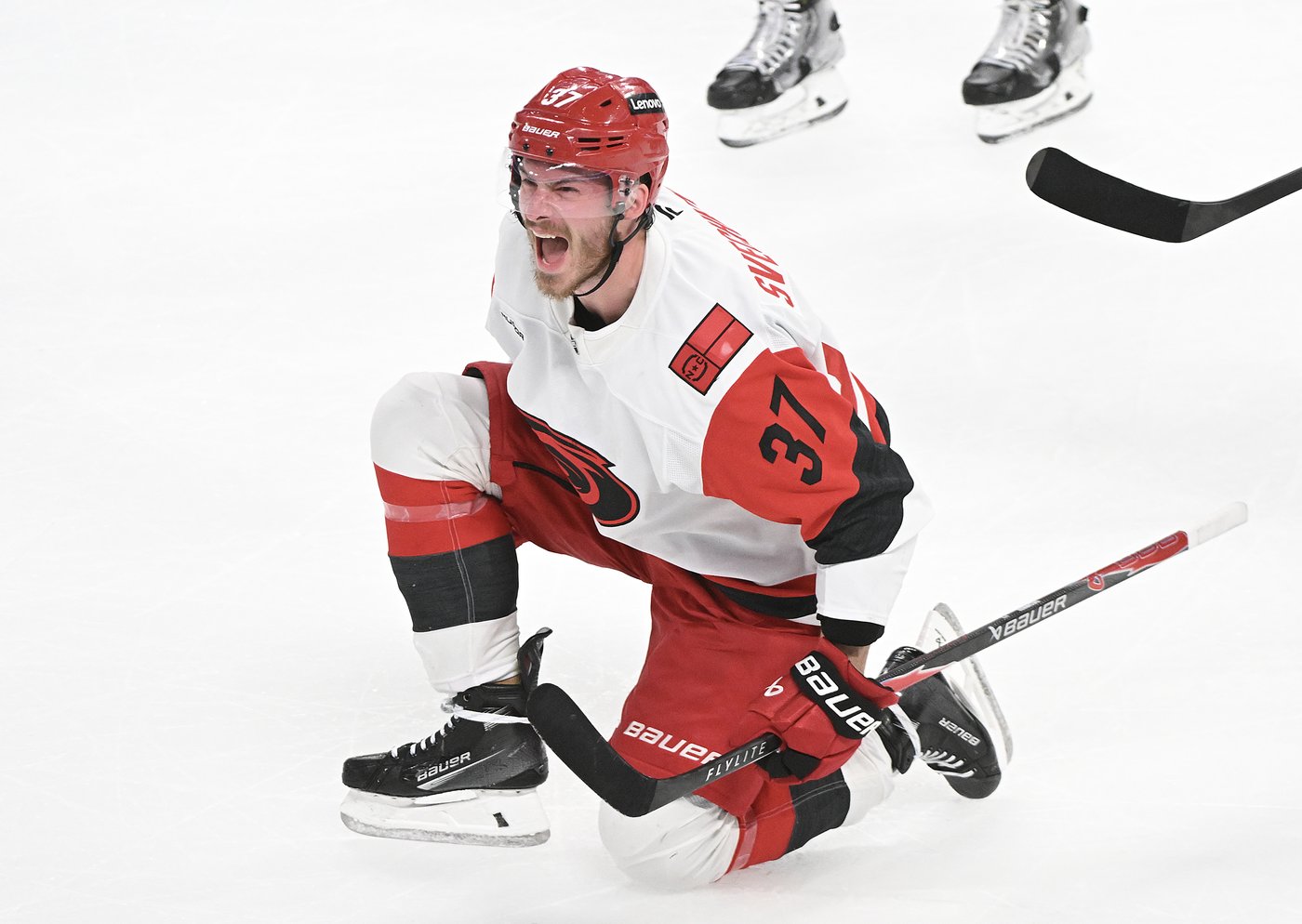 Hurricanes rediscover identity to take third-round series lead over Canadiens | iNFOnews.ca