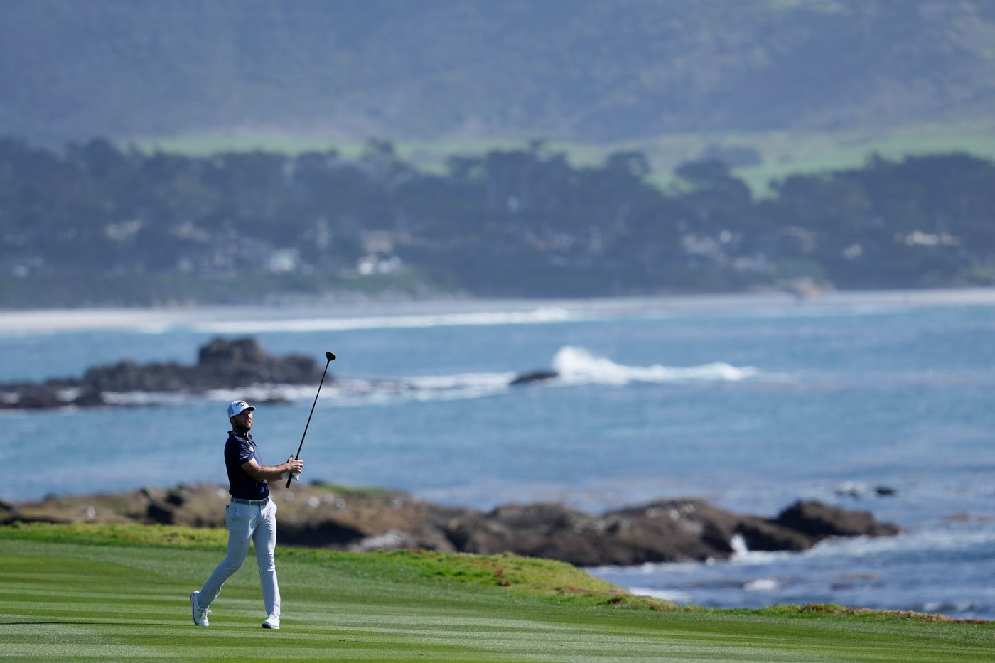 Hisatsune leads Pebble Beach on a gorgeous day with low scores. Scheffler didn't take advantage | iNFOnews.ca