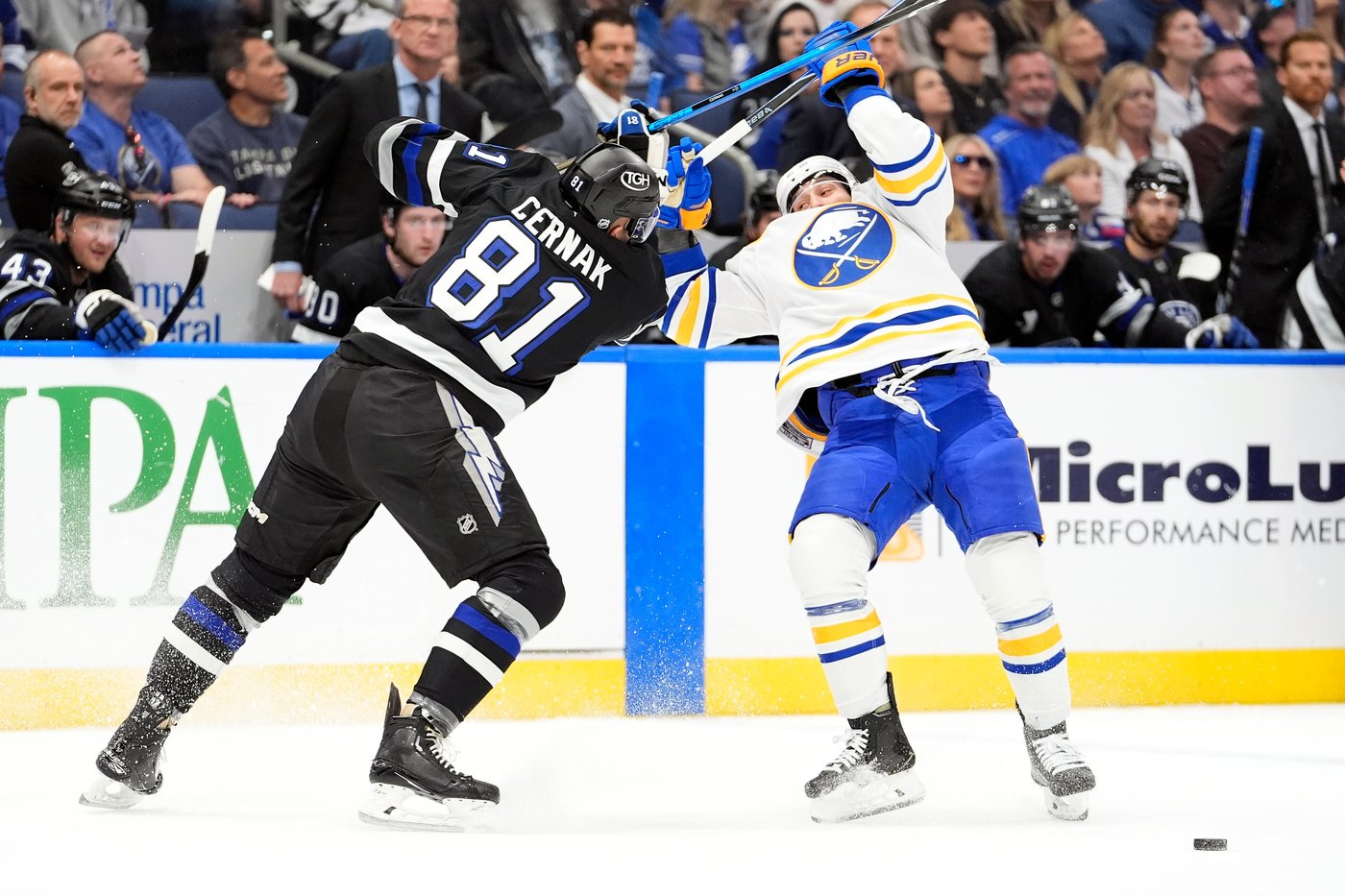 Sabres beat the Lightning 6-2 for their 3rd straight victory | iNFOnews.ca