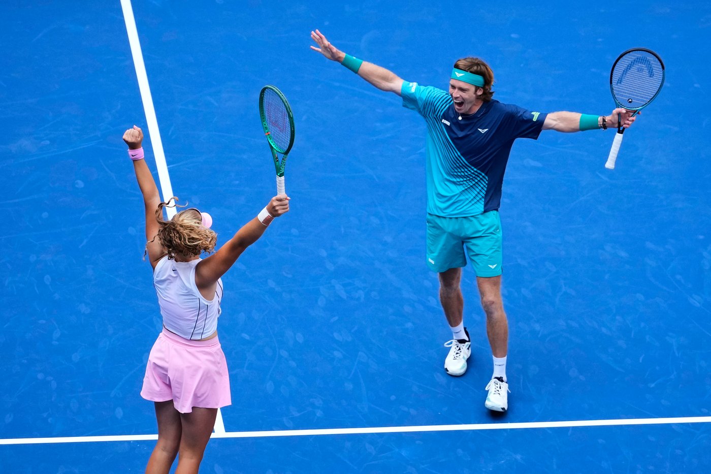 Quite a couple: Spouses Elina Svitolina and Gael Monfils reach US Open mixed doubles semifinals | iNFOnews.ca Quite a couple: Spouses Elina Svitolina and Gael Monfils reach US Open mixed doubles semifinals | iNFOnews.ca