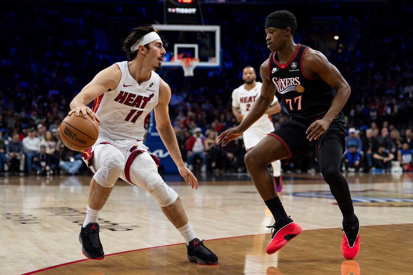 Tyrese Maxey breaks 76ers record for 3-pointers as Philadelphia beats Miami Heat 124-117 | iNFOnews.ca