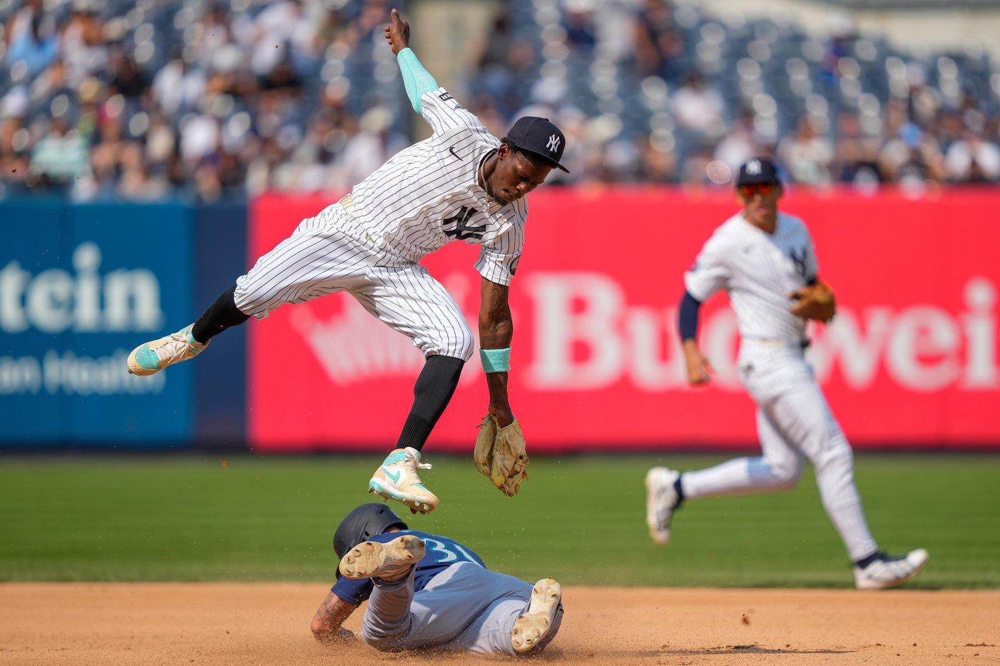 Logan Gilbert pitches 6 strong innings as Mariners stop 6-game skid with 1-0 win over Yankees | iNFOnews.ca
