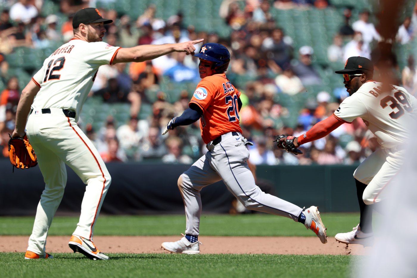Allen hits go-ahead sacrifice fly, Houston bullpen allows just a run as Astros beat Giants 2-1 | iNFOnews.ca