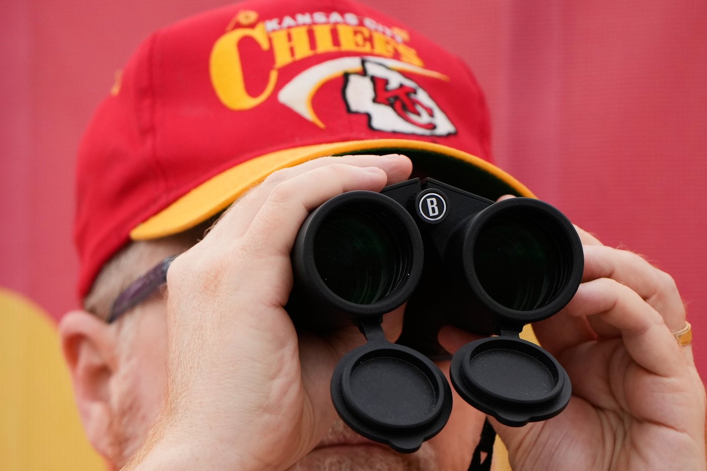 Chiefs' Bieniemy checks in at camp as wife's shooting leaves offensive coordinator's return unclear | iNFOnews.ca
