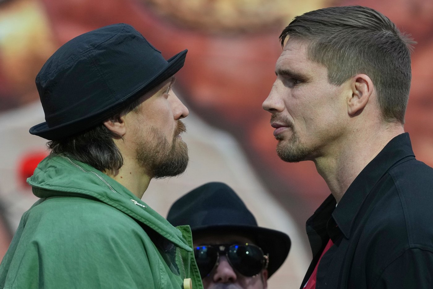 Usyk and Mayweather put kickboxers in spotlight as they step into ring against unlikely opponents | iNFOnews.ca