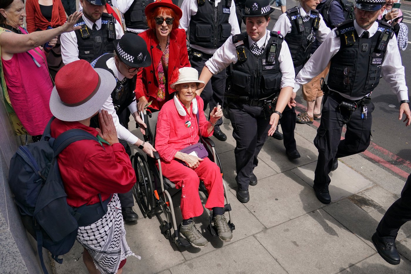 UK police arrests dozens at protest supporting banned group Palestine Action | iNFOnews.ca UK police arrests dozens at protest supporting banned group Palestine Action | iNFOnews.ca