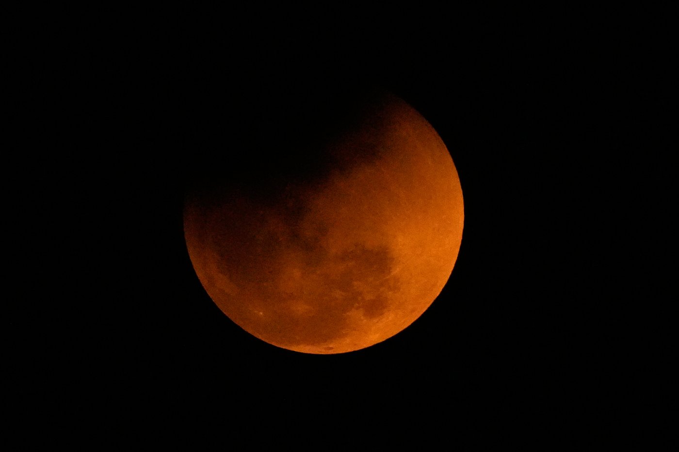 Photos of a blood-red moon and total lunar eclipse | iNFOnews.ca