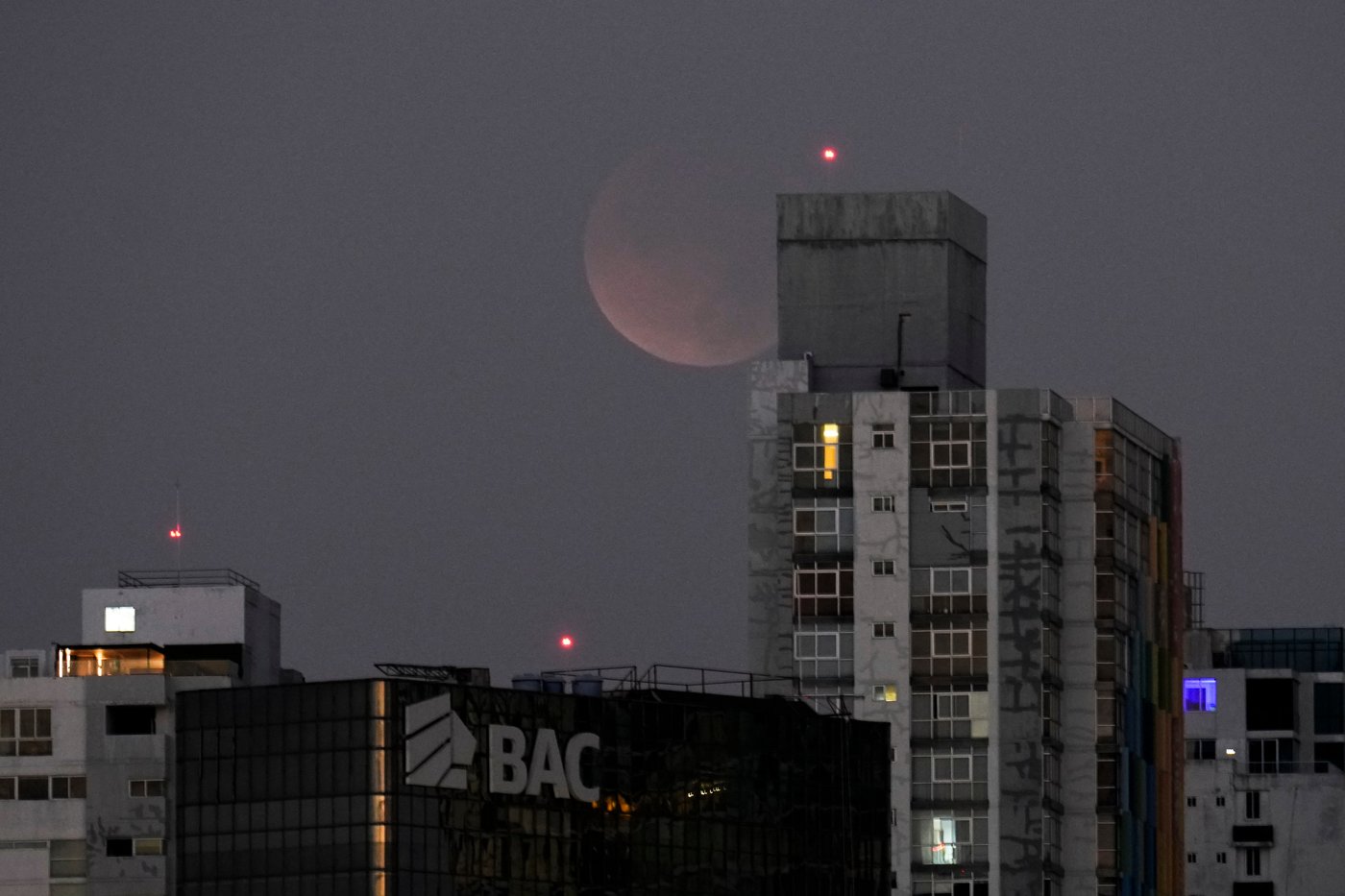 Photos of a blood-red moon and total lunar eclipse | iNFOnews.ca