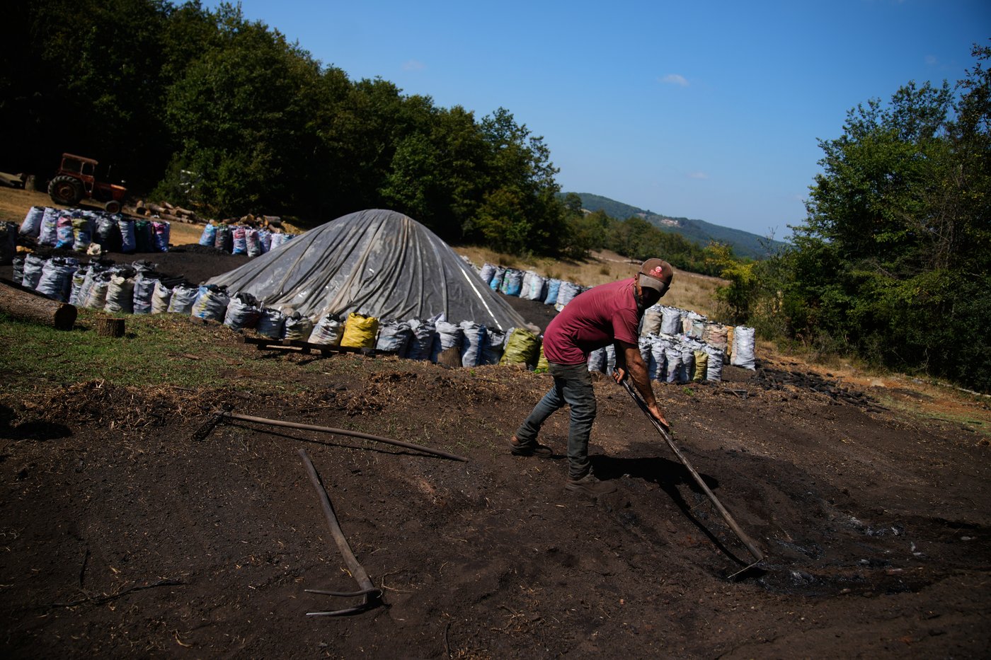 Father and sons keep a traditional charcoal craft alive, in photos | iNFOnews.ca