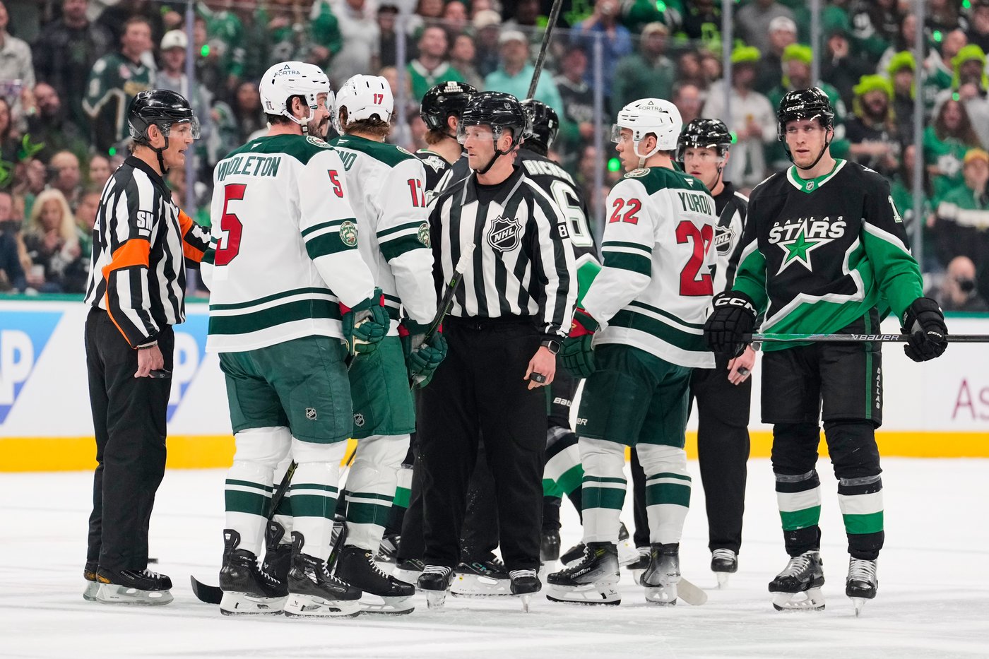Johnston and Stars beat Wild 4-2 in Game 2 to even their first-round playoff series | iNFOnews.ca