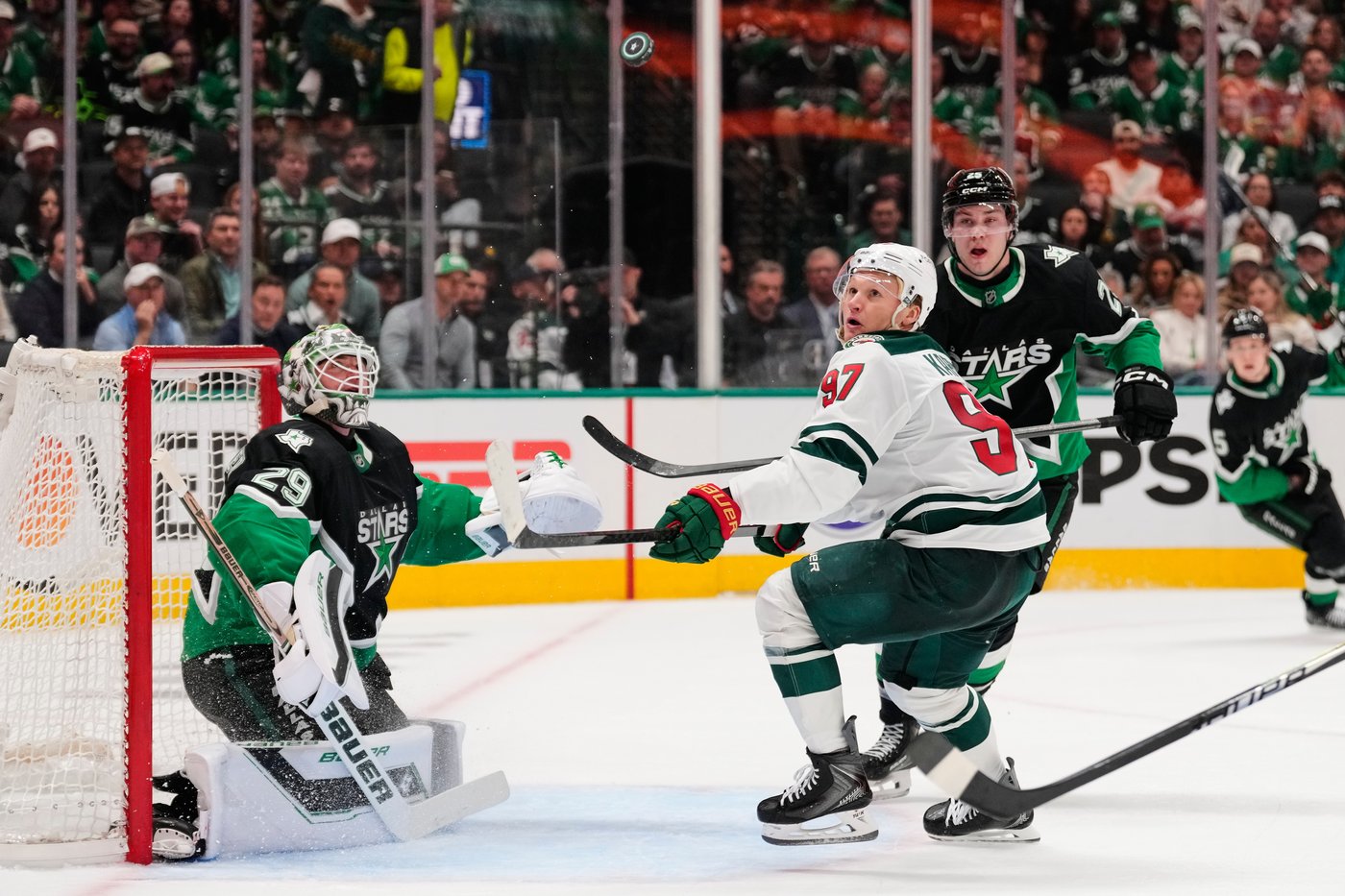 Johnston and Stars beat Wild 4-2 in Game 2 to even their first-round playoff series | iNFOnews.ca