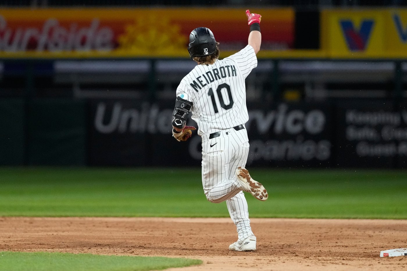 Hill's second pinch homer of season leads White Sox over Royals 6-5 | iNFOnews.ca