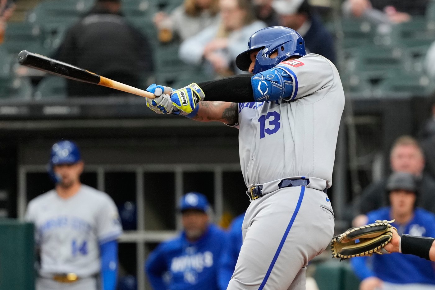 Hill's second pinch homer of season leads White Sox over Royals 6-5 | iNFOnews.ca