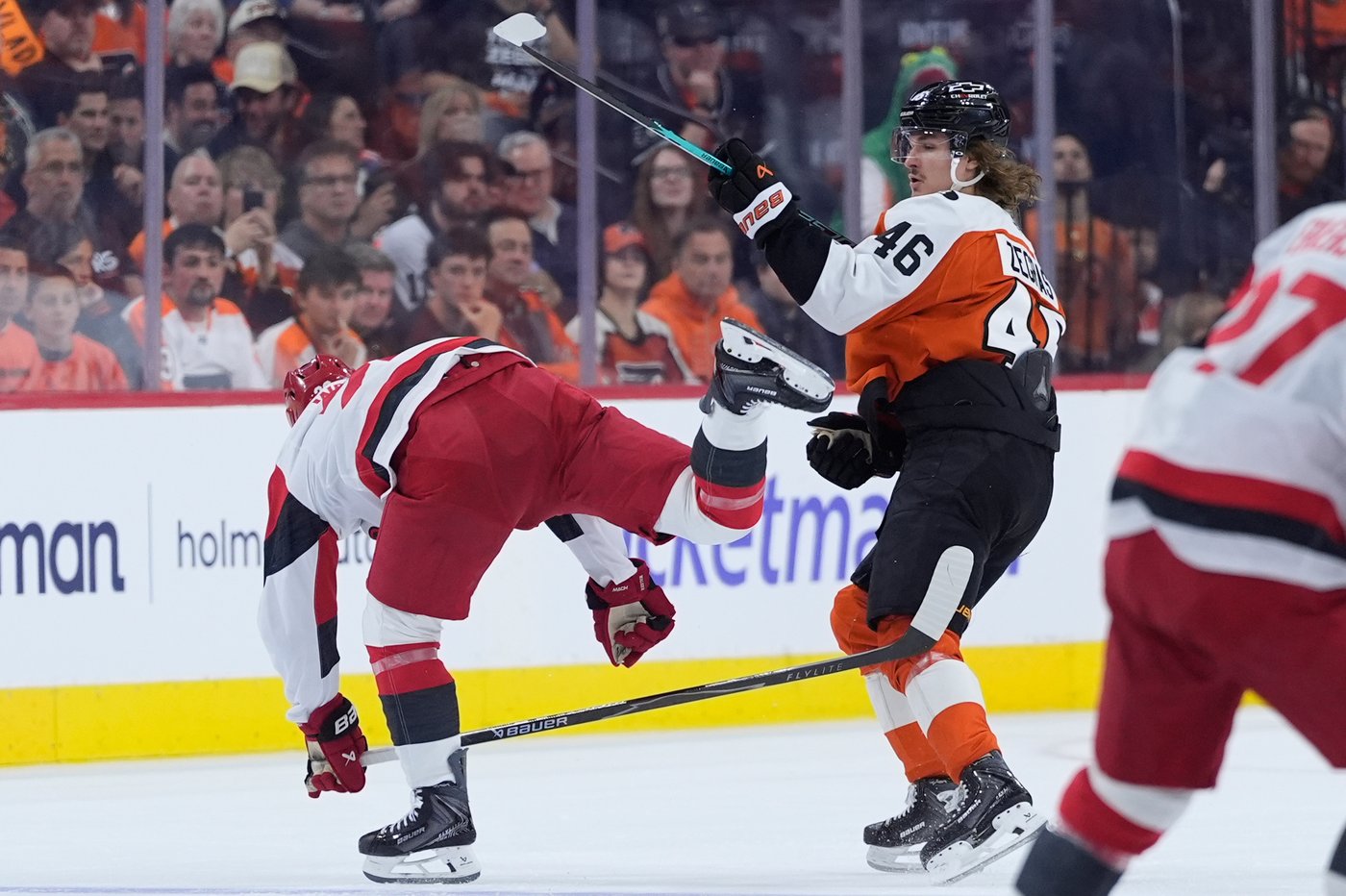 Hurricanes beat the Flyers 4-1 in Game 3, take a 3-0 series lead | iNFOnews.ca