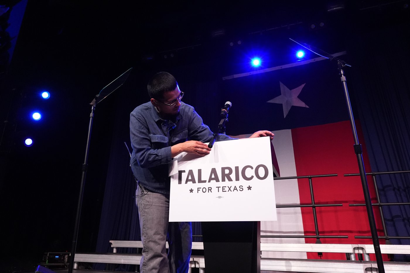 All eyes on Texas as the midterm elections officially begin, in photos | iNFOnews.ca