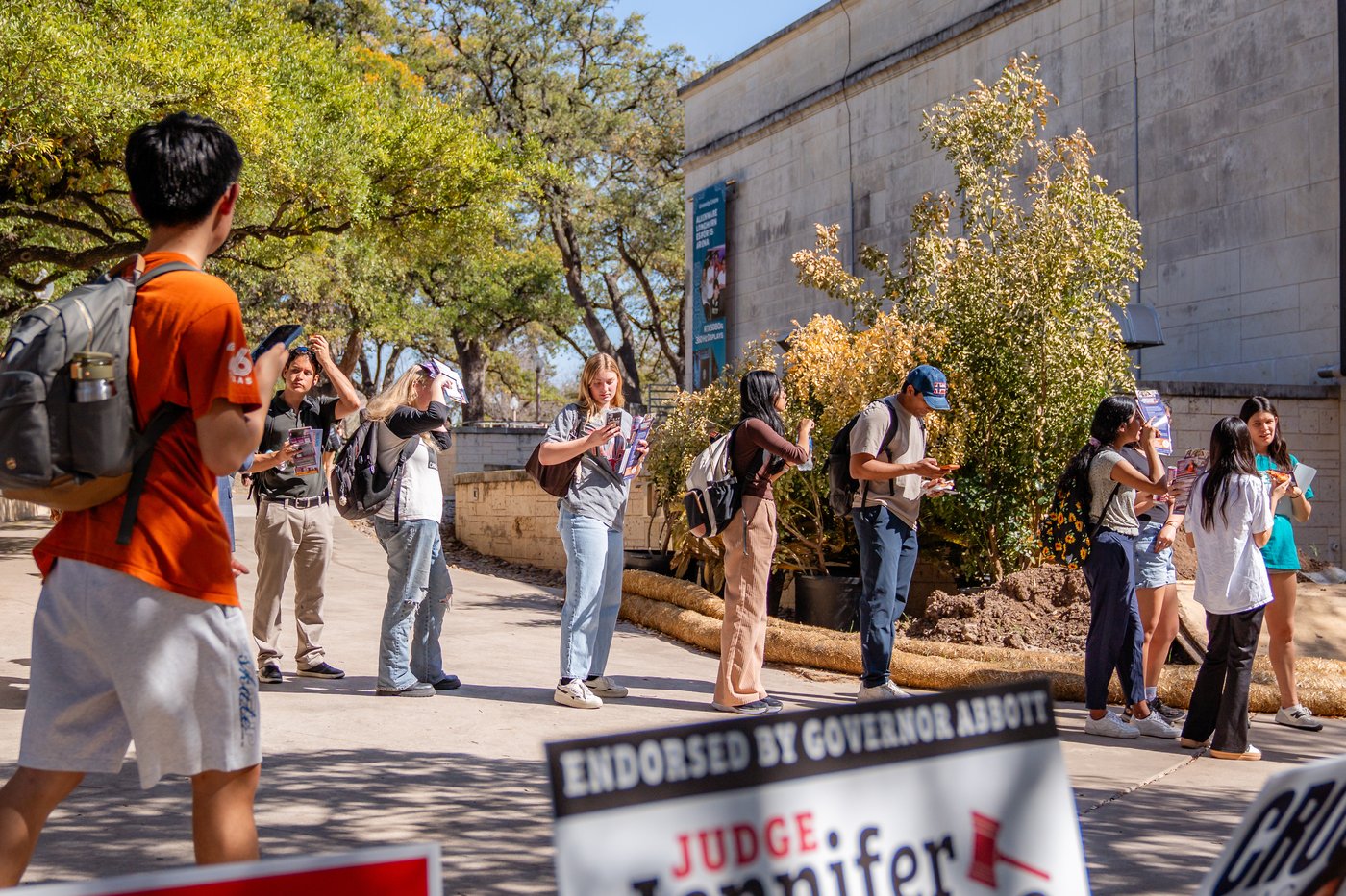 All eyes on Texas as the midterm elections officially begin, in photos | iNFOnews.ca