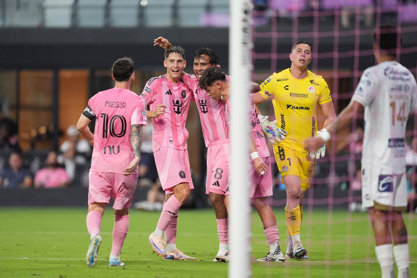 Lionel Messi scores his first 2 goals since the World Cup as Inter Miami beats San Luis 4-2 | iNFOnews.ca