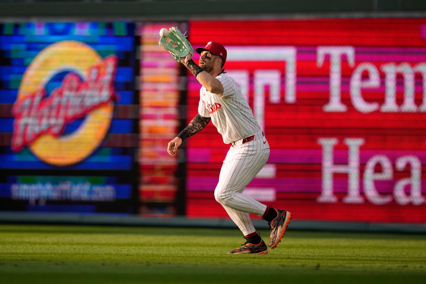 Arraez has 2 hits and 2 RBIs in Phillies debut, Luzardo tosses 8 innings in 5-0 win over Nationals | iNFOnews.ca