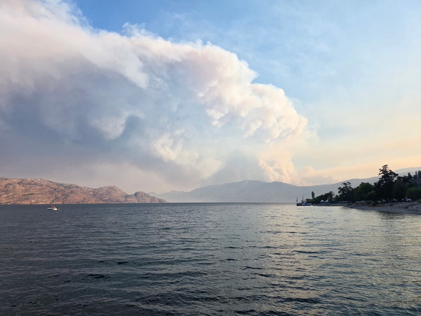 20,000 flee as explosive B.C. wildfire races toward Summerland, burning homes in path | iNFOnews.ca 20,000 flee as explosive B.C. wildfire races toward Summerland, burning homes in path | iNFOnews.ca