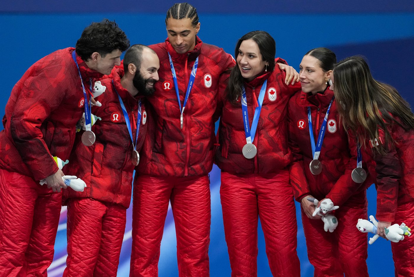 Short-track silver for Canada; Women’s hockey falls to U.S.; top pairs team in | iNFOnews.ca Short-track silver for Canada; Women’s hockey falls to U.S.; top pairs team in | iNFOnews.ca
