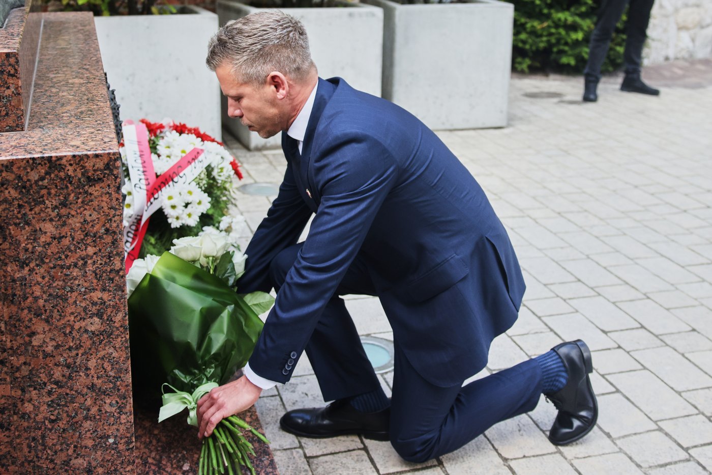 Hungary’s Magyar kicks off his first foreign trip as prime minister to ally Poland | iNFOnews.ca