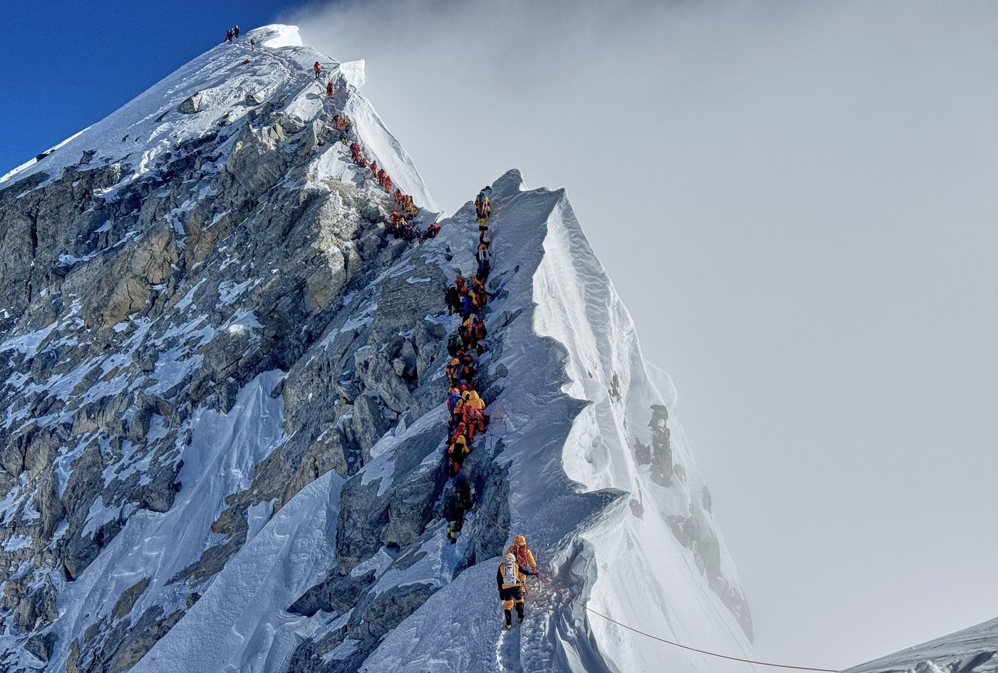 Mount Everest season opens late, with climbers undeterred by huge ice block and high travel costs | iNFOnews.ca