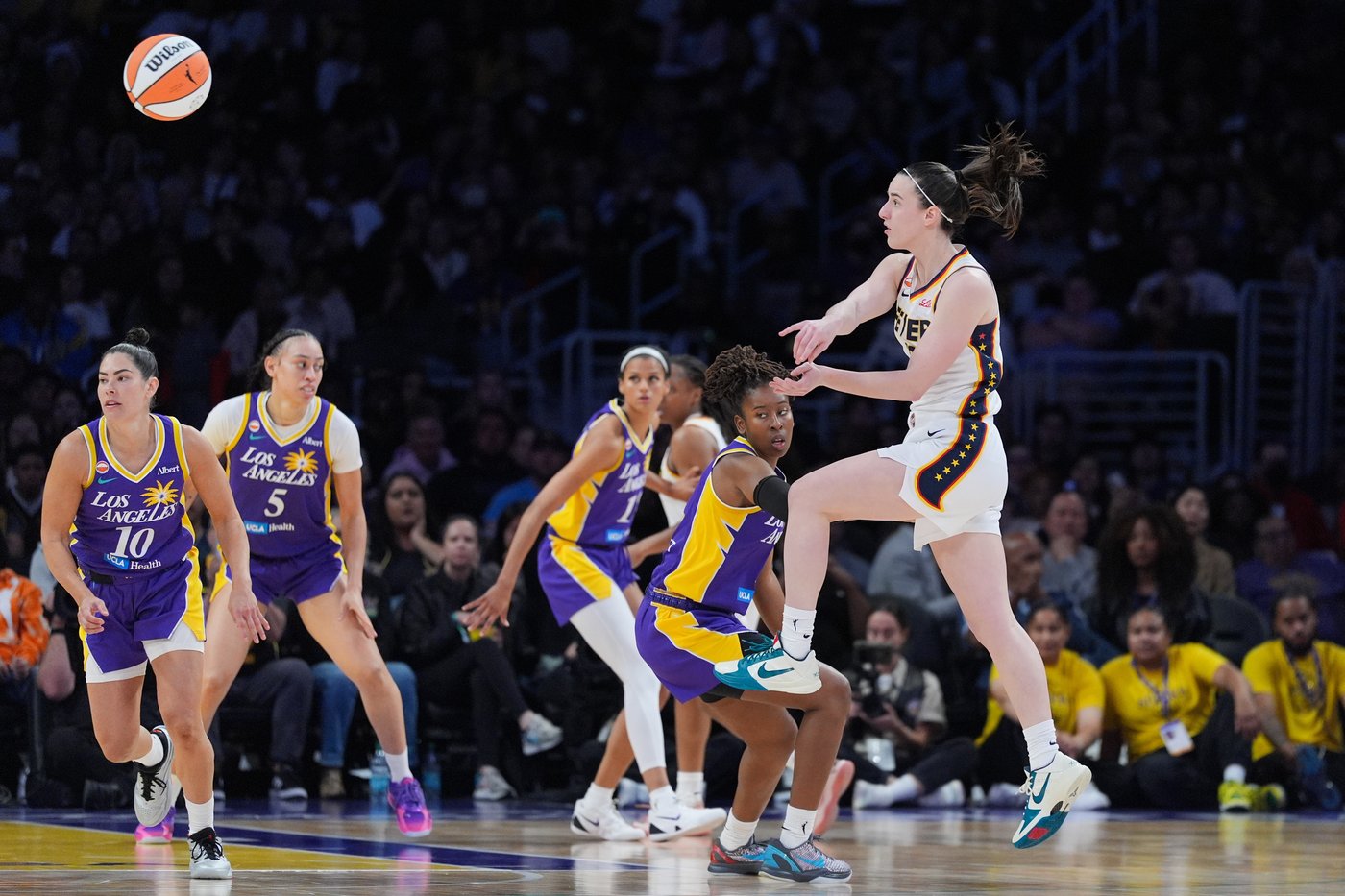 Caitlin Clark returns from a back issue, scores 22 in Fever's win over Valkyries | iNFOnews.ca