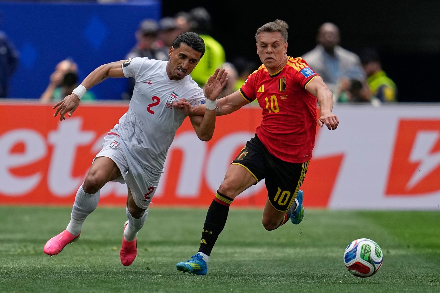 Iran plays 10-man Belgium to 0-0 draw at World Cup with stellar effort from goalkeeper Beiranvand | iNFOnews.ca