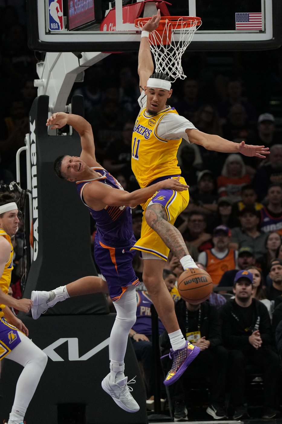 Royce O'Neale hits last-second 3 to lift short-handed Suns over Lakers, 113-110 | iNFOnews.ca