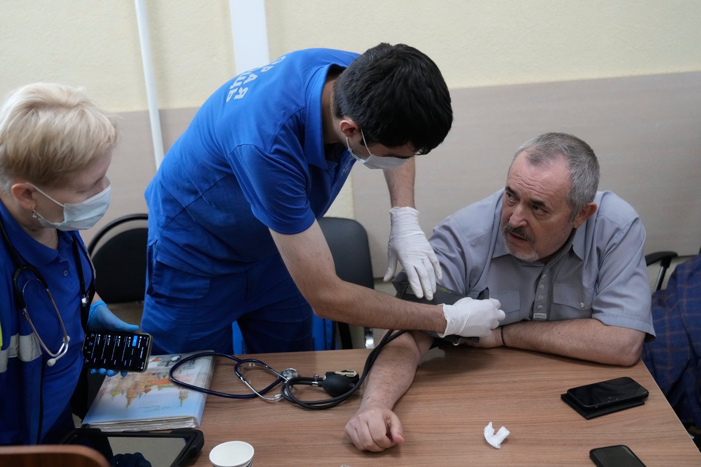 A Putin critic is convicted on charges that will keep him from campaigning for Russia's parliament | iNFOnews.ca