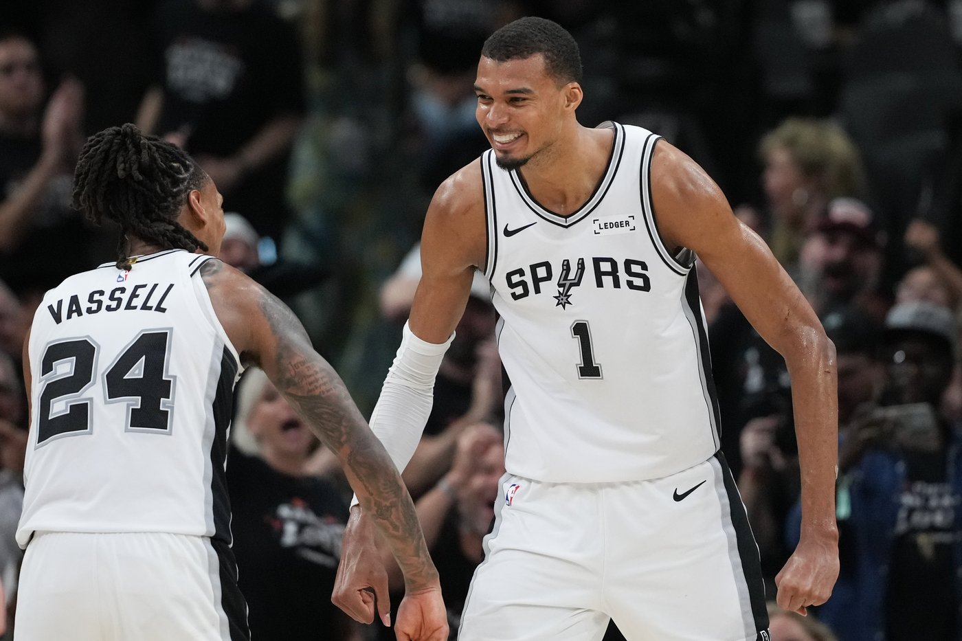 Spurs lack of postseason experience has little impact as they advance in first playoffs since 2019 | iNFOnews.ca