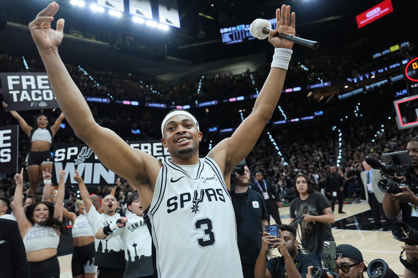 Spurs lack of postseason experience has little impact as they advance in first playoffs since 2019 | iNFOnews.ca