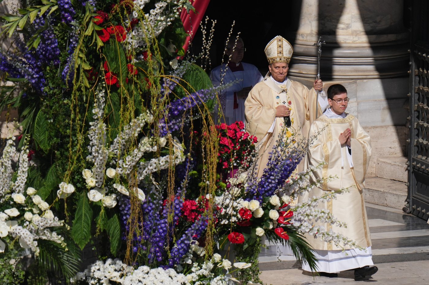 Photos show Pope Leo's first Easter Mass as pontiff | iNFOnews.ca