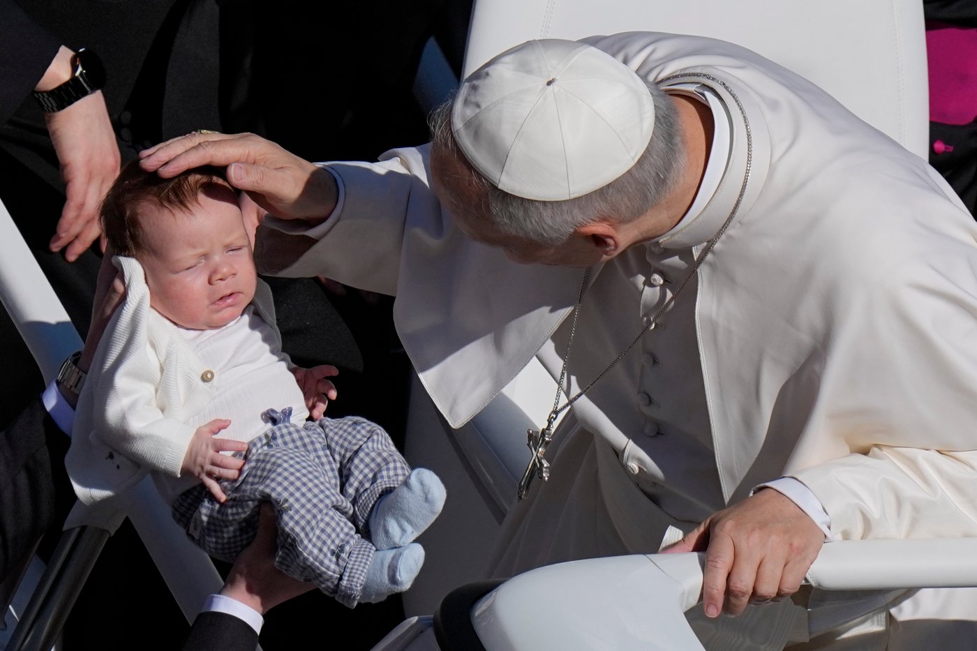 Photos show Pope Leo's first Easter Mass as pontiff | iNFOnews.ca