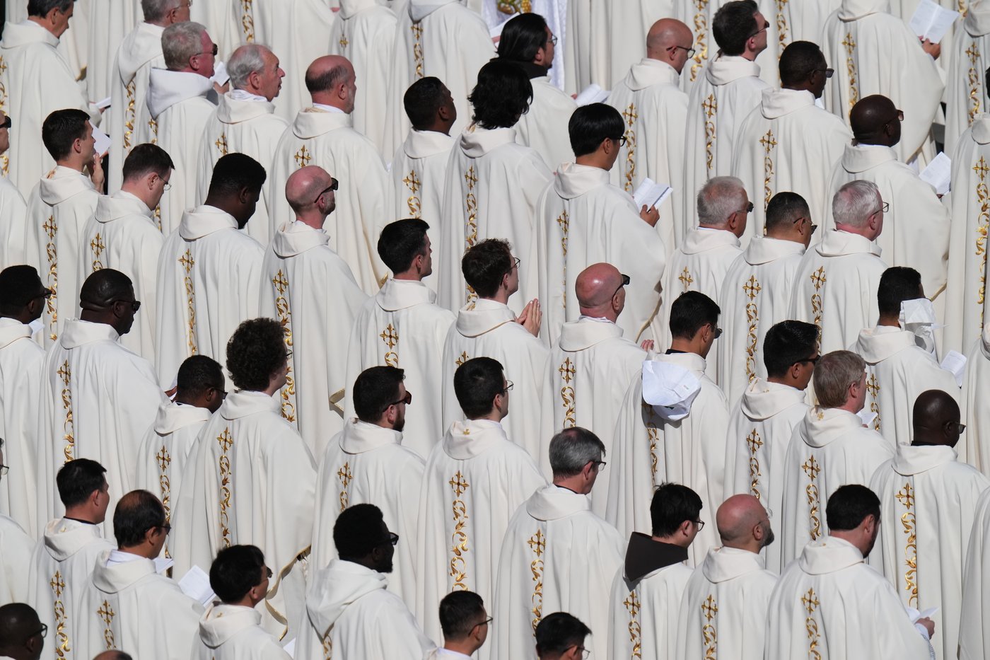 Photos show Pope Leo's first Easter Mass as pontiff | iNFOnews.ca