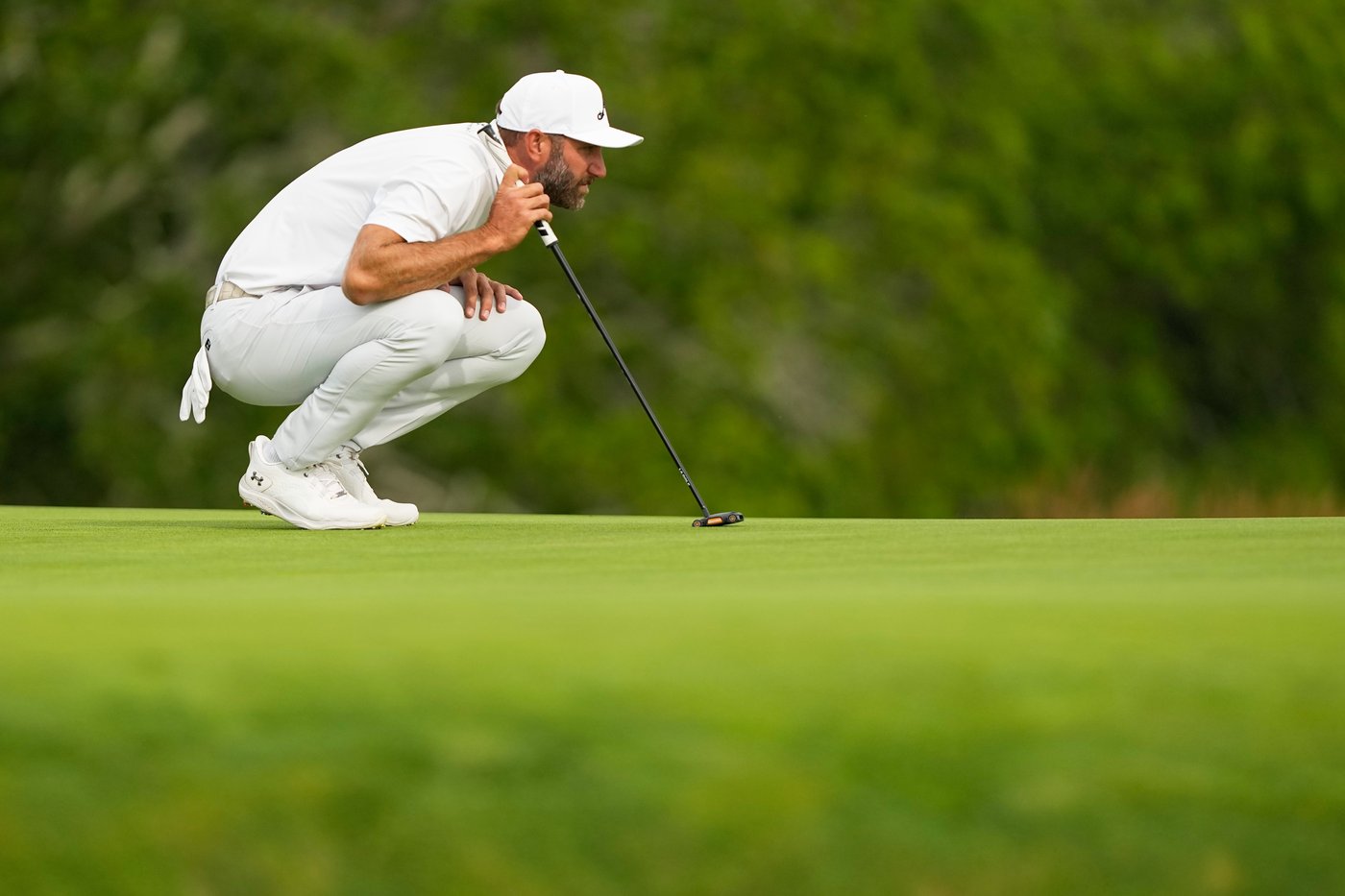 Dustin Johnson goes from 1 shot behind to scrambling to make the U.S. Open cut | iNFOnews.ca