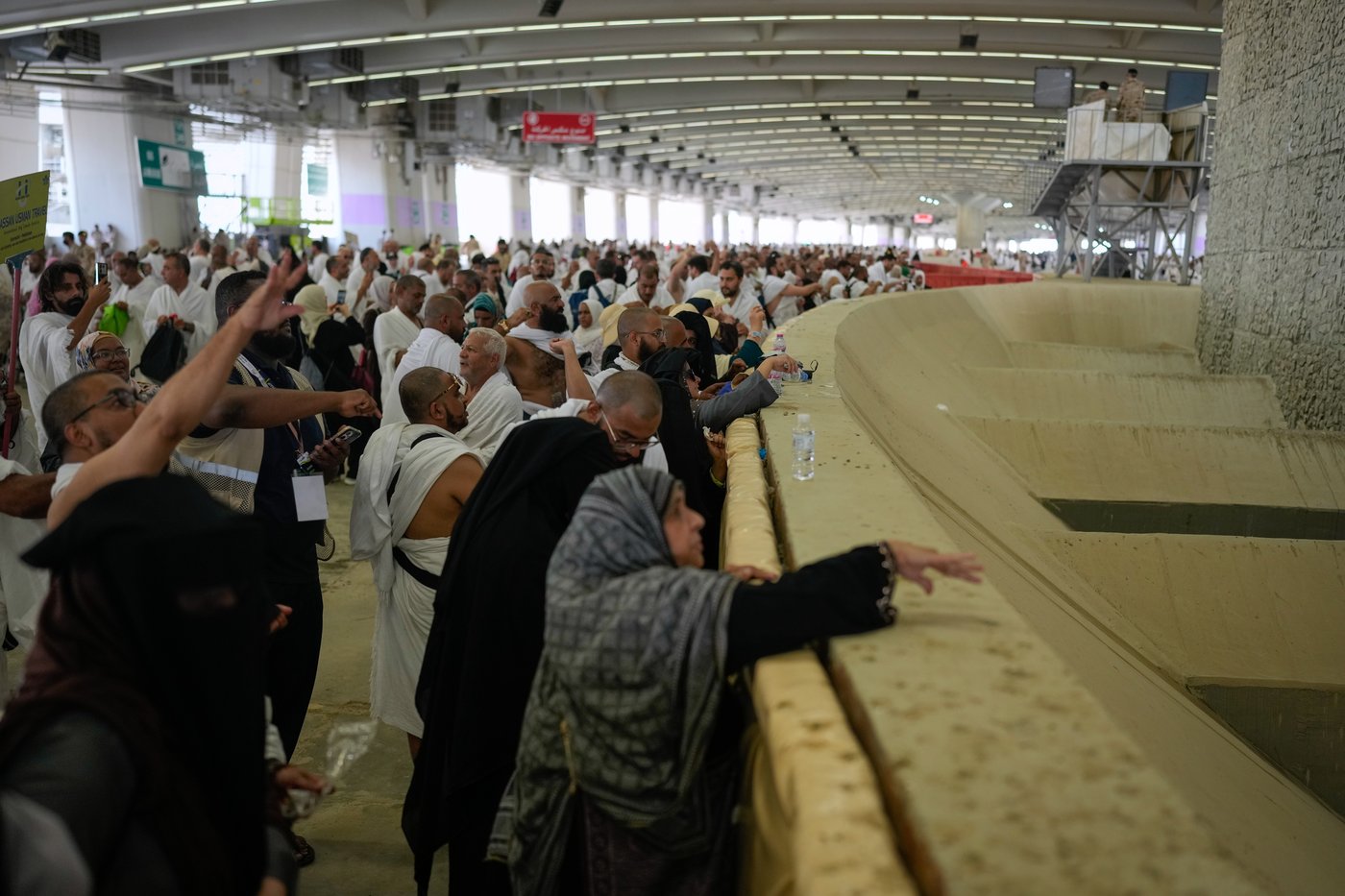 Muslim pilgrims perform Hajj rituals under intense heat as Eid al-Adha celebrations start | iNFOnews.ca