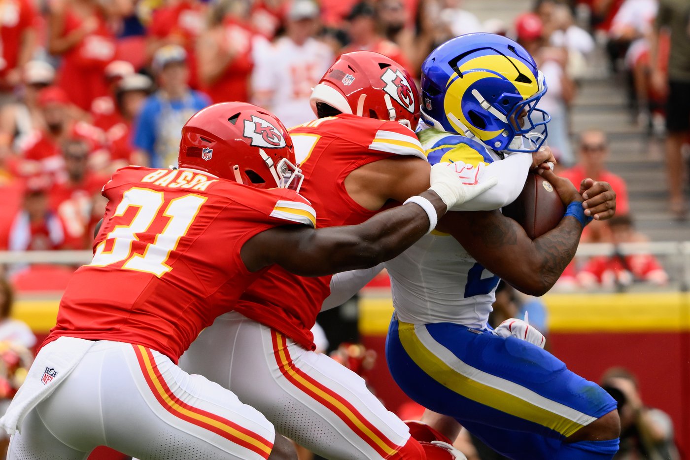 First-round pick Ty Simpson throws 2 TD passes, rallies Rams past Chiefs 20-12 in preseason debut | iNFOnews.ca